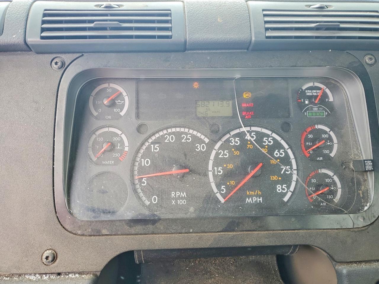 2016 Freightliner Cascadia 125 Semi Truck
