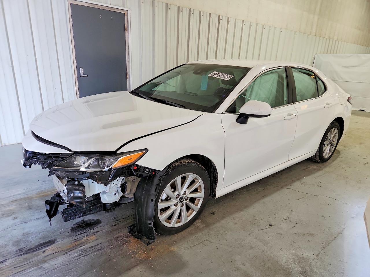 2024 Toyota Camry le