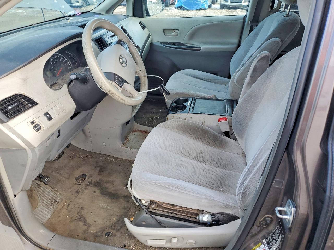 2013 Toyota Sienna le