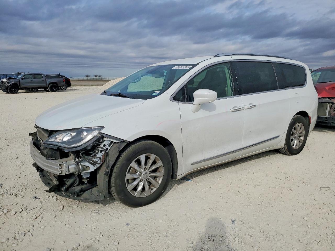 2018 Chrysler Pacifica Touring l