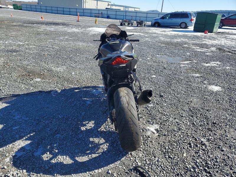 2025 Kawasaki ZX1002 T