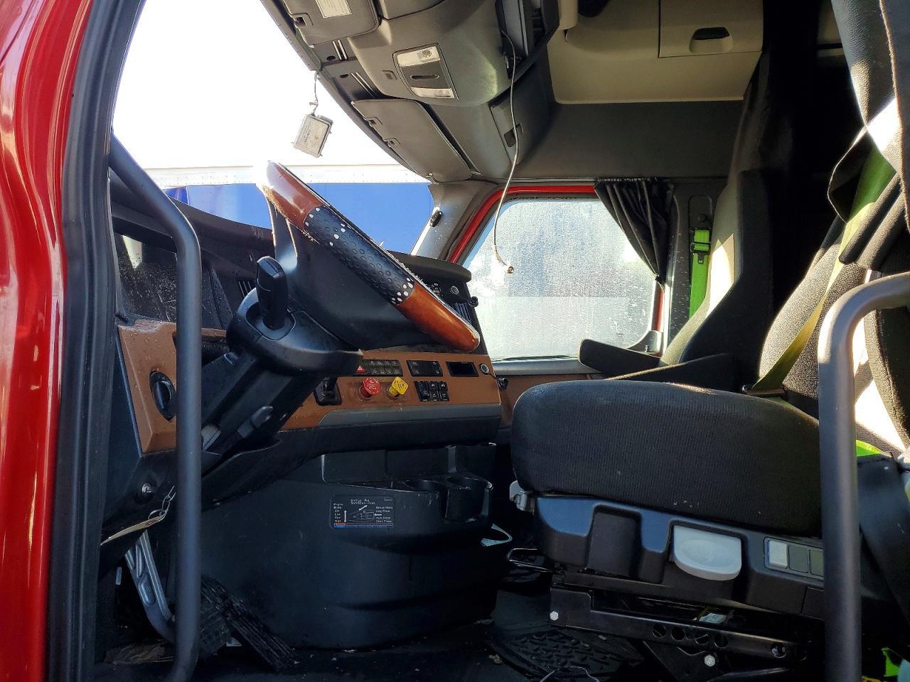 2020 Freightliner Cascadia 126