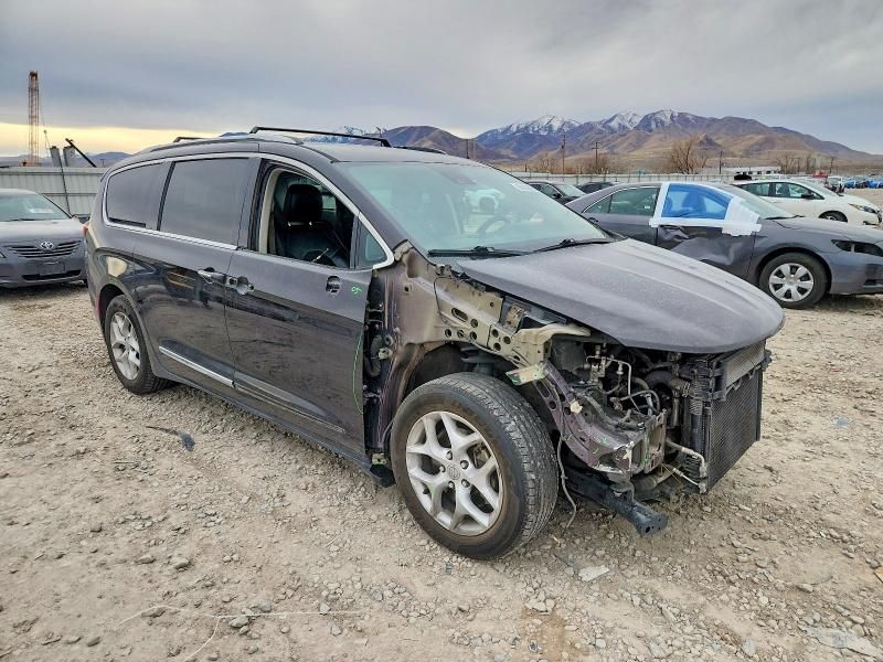 2017 Chrysler Pacifica Touring l Plus