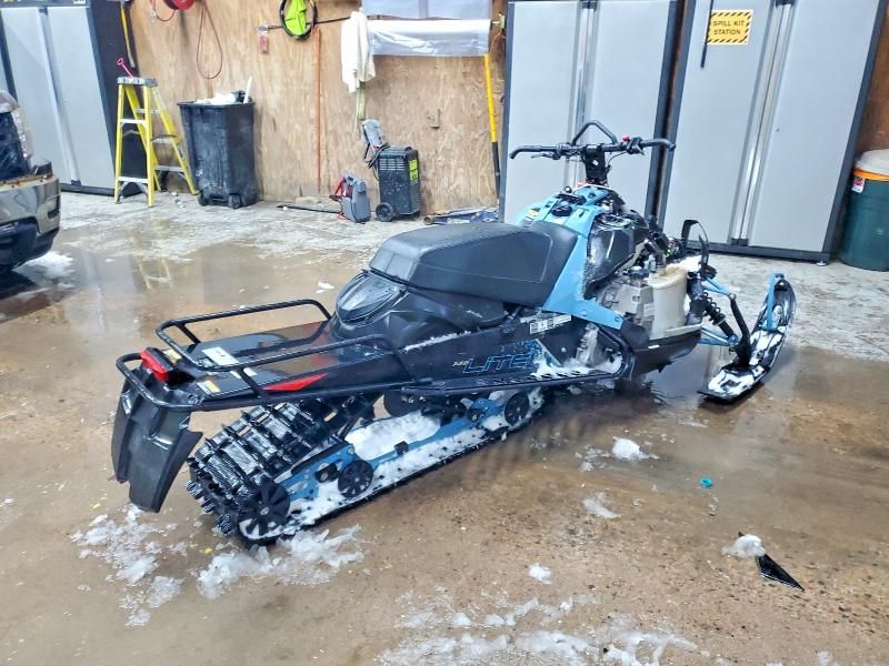 2023 Yama Snowmobile