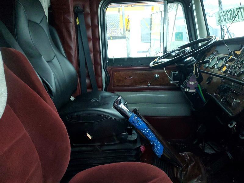 2002 Peterbilt 379 Semi Truck