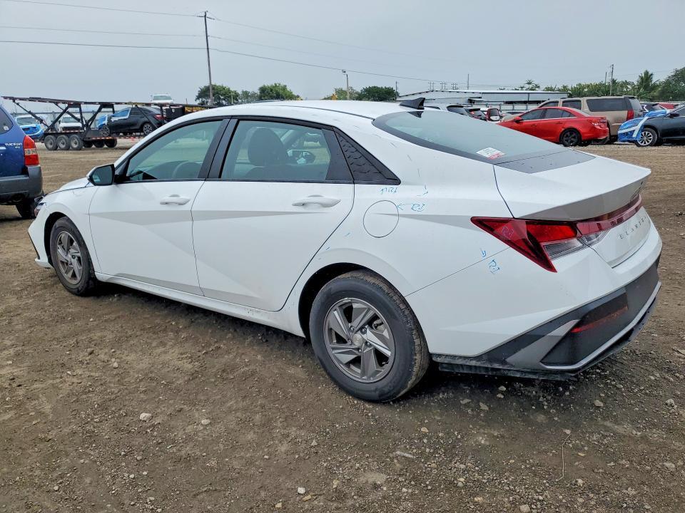2025 Hyundai Elantra se