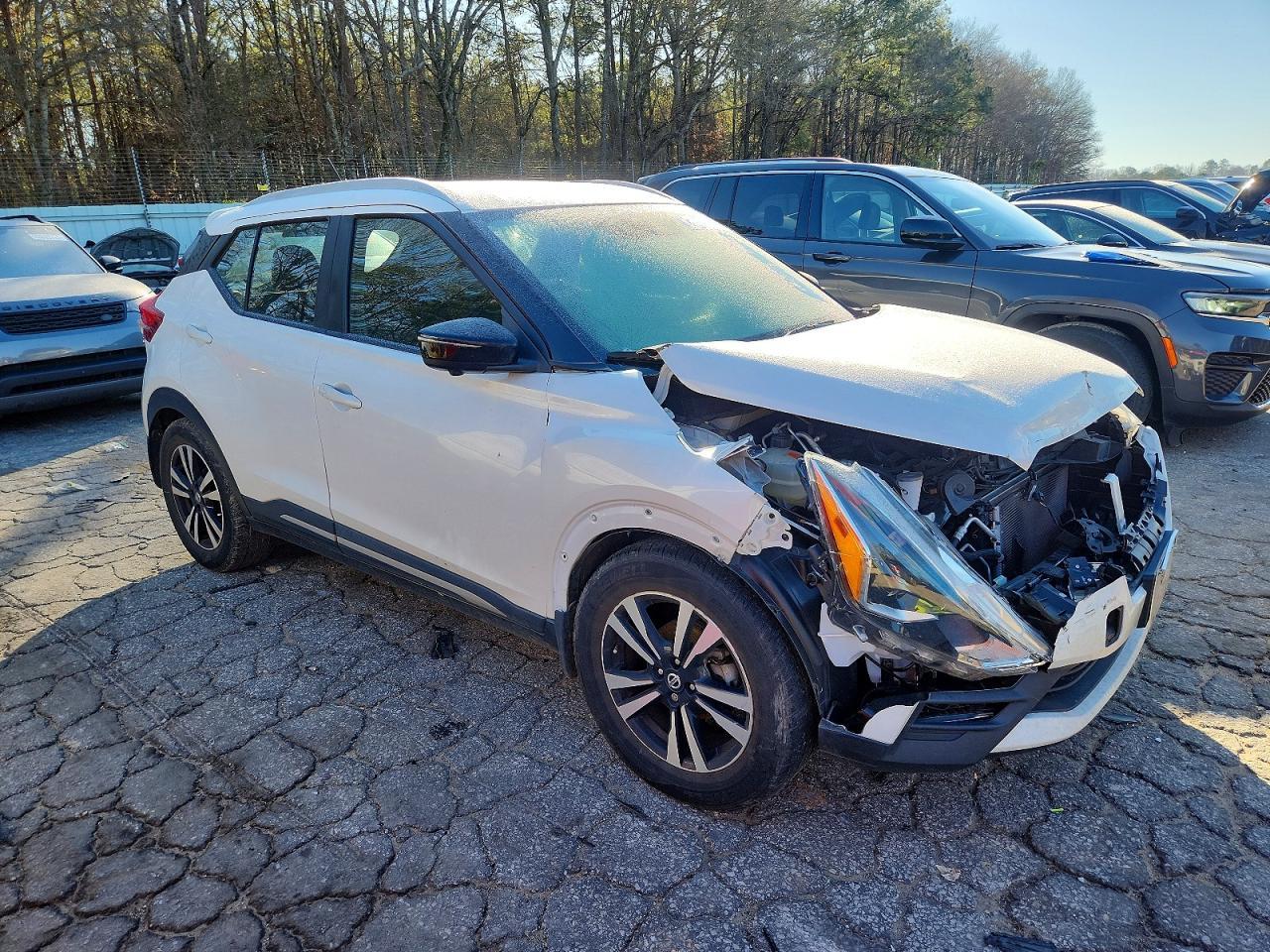 2020 Nissan Kicks sr