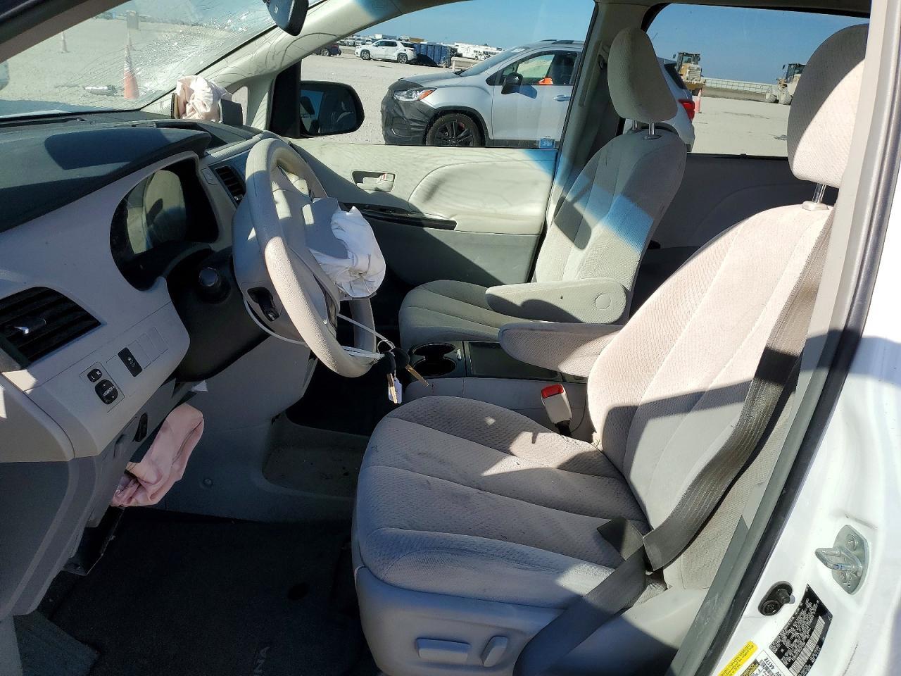 2013 Toyota Sienna le