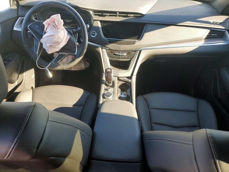 2025 Cadillac XT5 Luxury