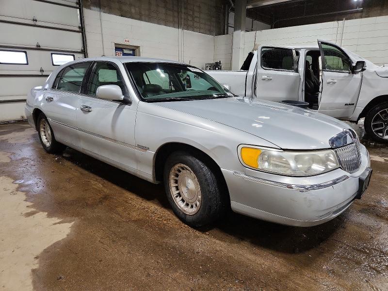 1999 Lincoln Town car Executive