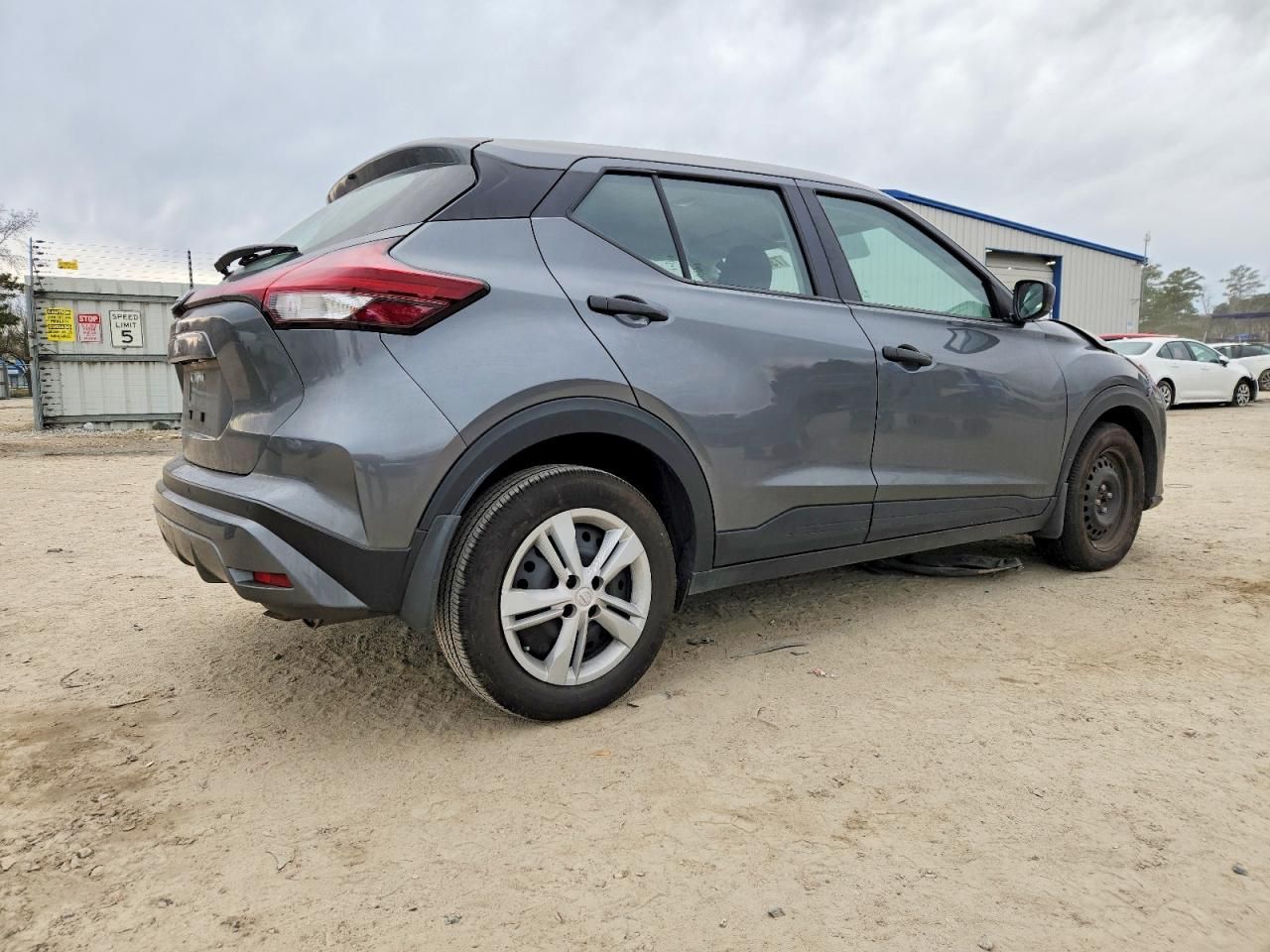 2025 Nissan Kicks Play s