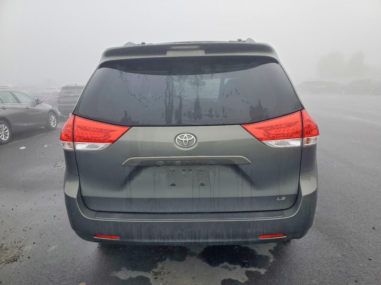 2013 Toyota Sienna le