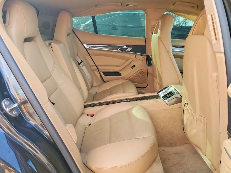 2011 Porsche Panamera 2