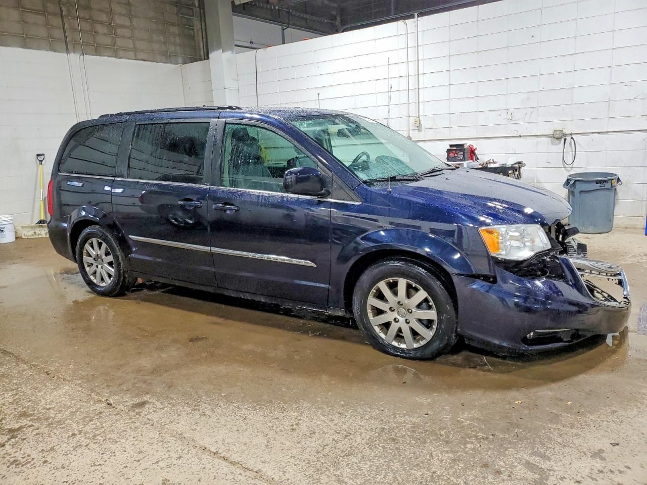 2011 Chrysler Town & Country Touring l