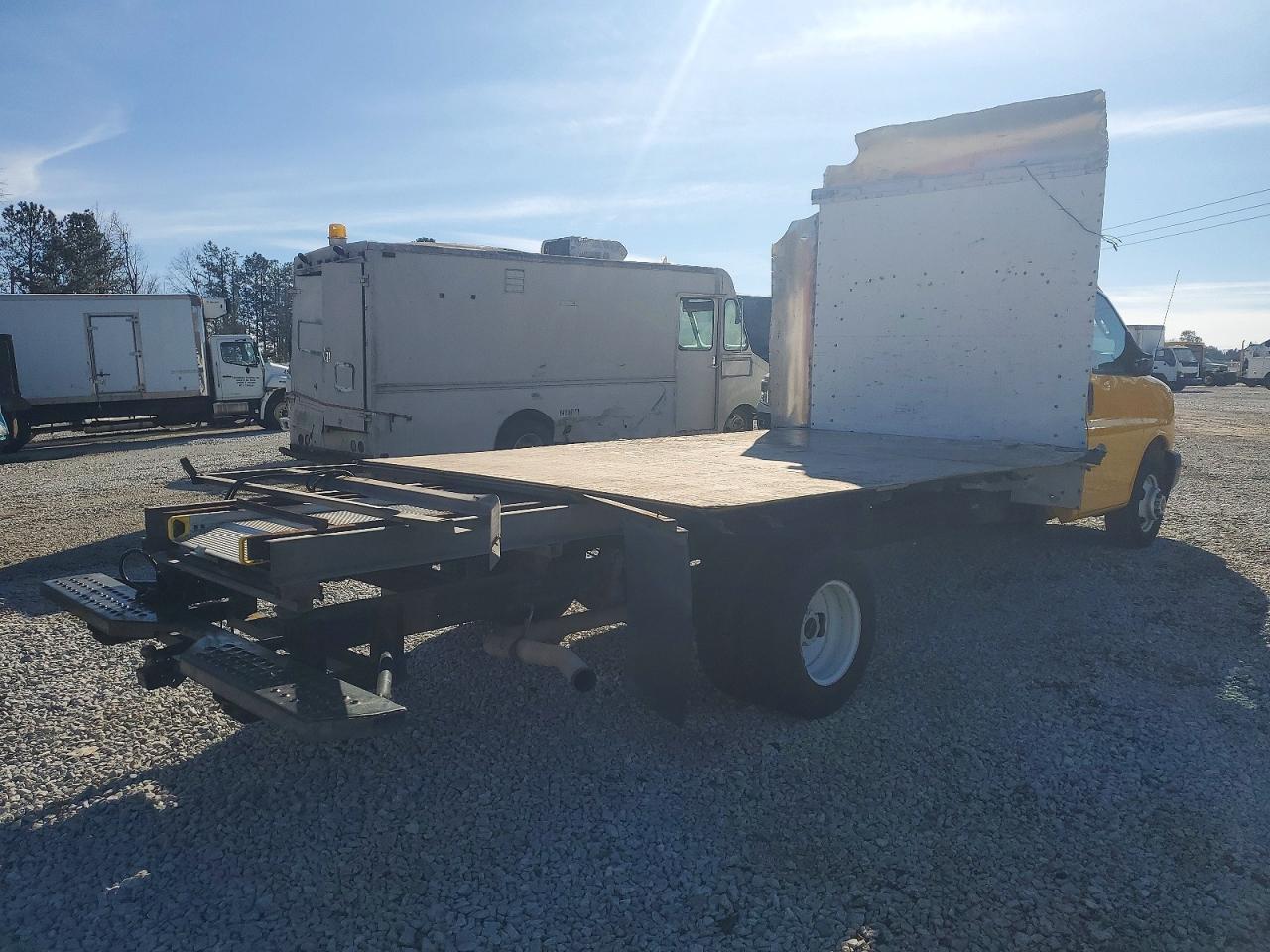 2021 GMC Savana CUT-BOX Truck