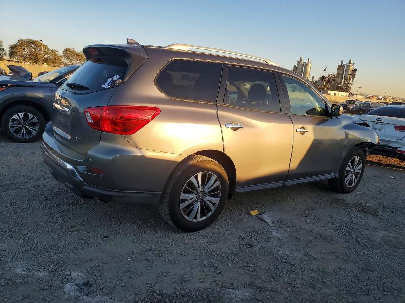 2019 Nissan Pathfinder sv