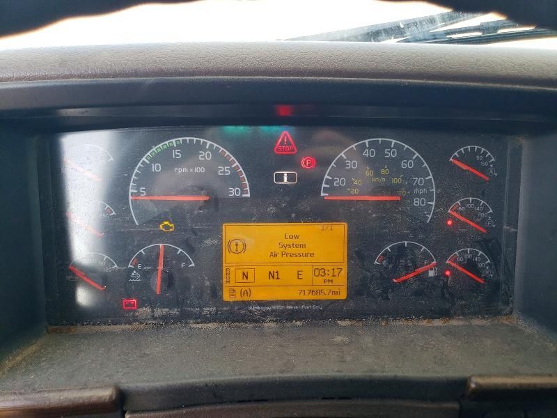 2016 Volvo VNL Semi Truck