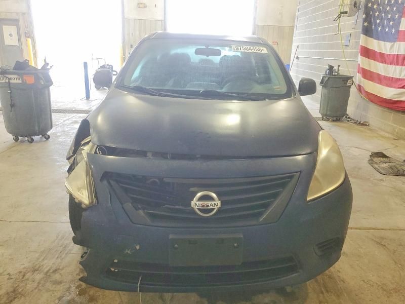 2013 Nissan Versa s