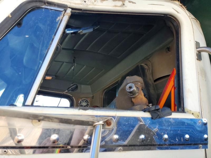 1988 Peterbilt 357 Dump Truck