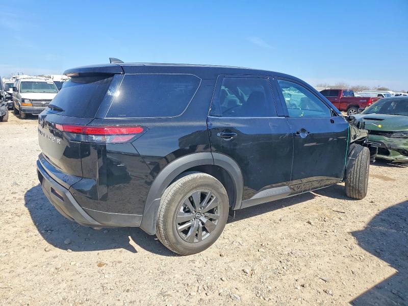 2025 Nissan Pathfinder s