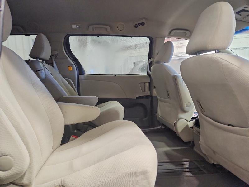 2012 Toyota Sienna le
