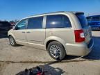 2013 Chrysler Town & Country Touring l