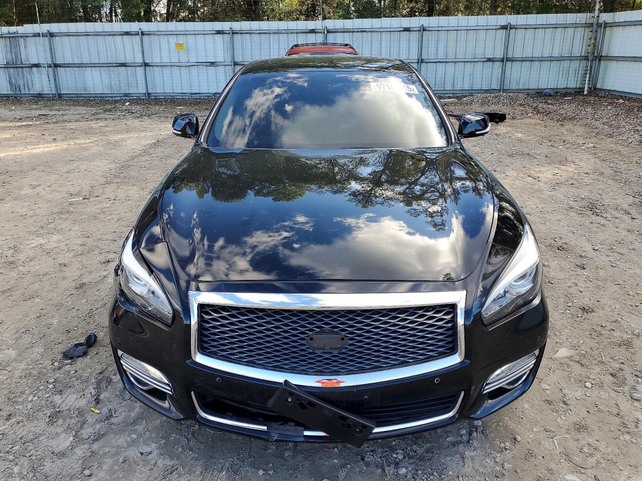 2015 Infiniti Q70 3.7