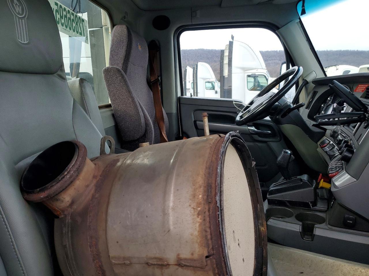 2016 Kenworth Construction T680