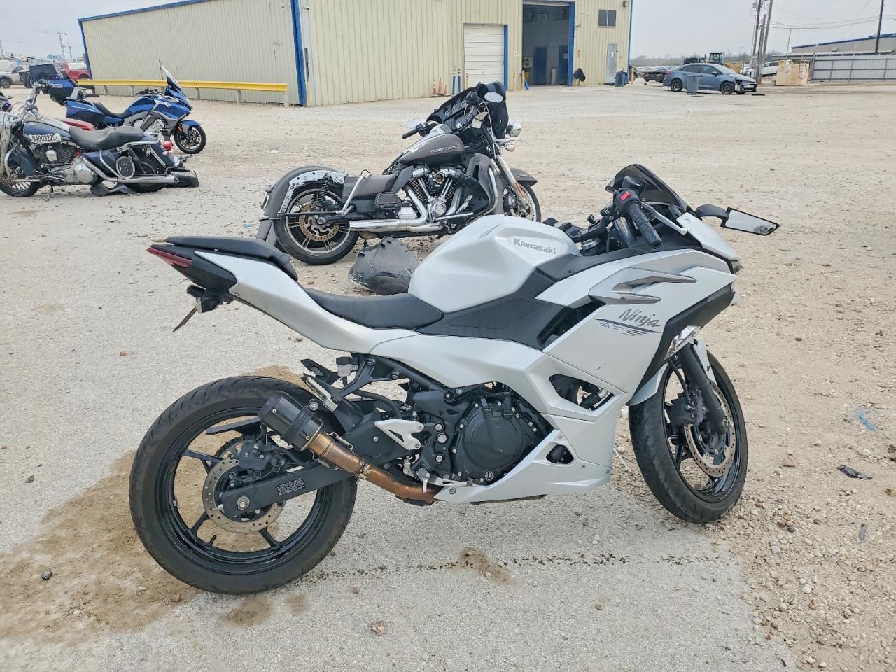 2025 Kawasaki EX500 H