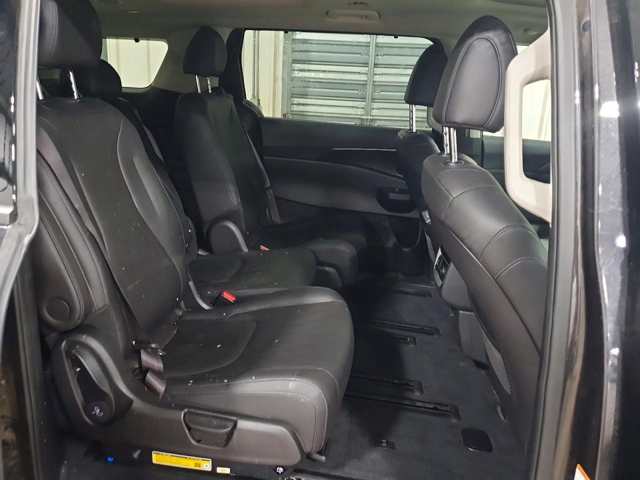 2025 KIA Carnival sx