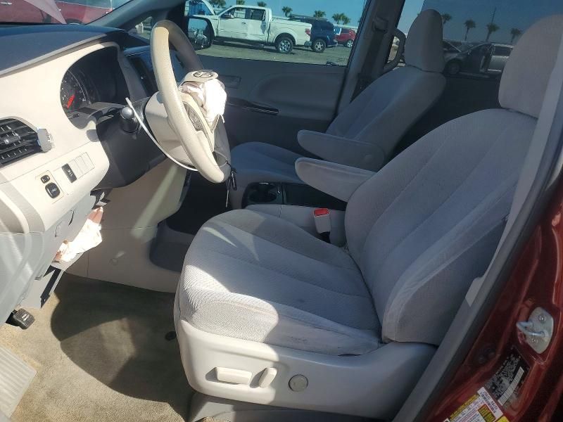 2013 Toyota Sienna le