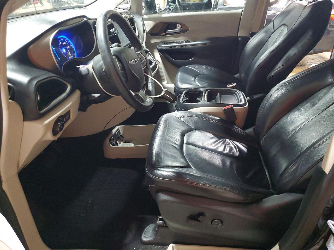 2017 Chrysler Pacifica Touring l