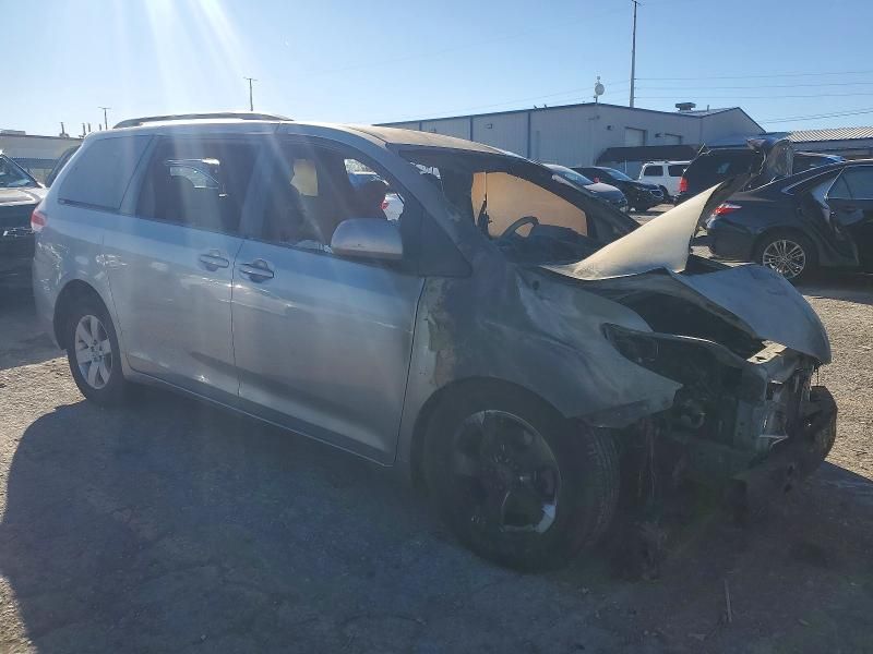 2011 Toyota Sienna le