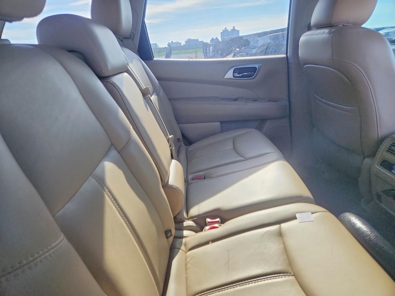 2014 Nissan Pathfinder s