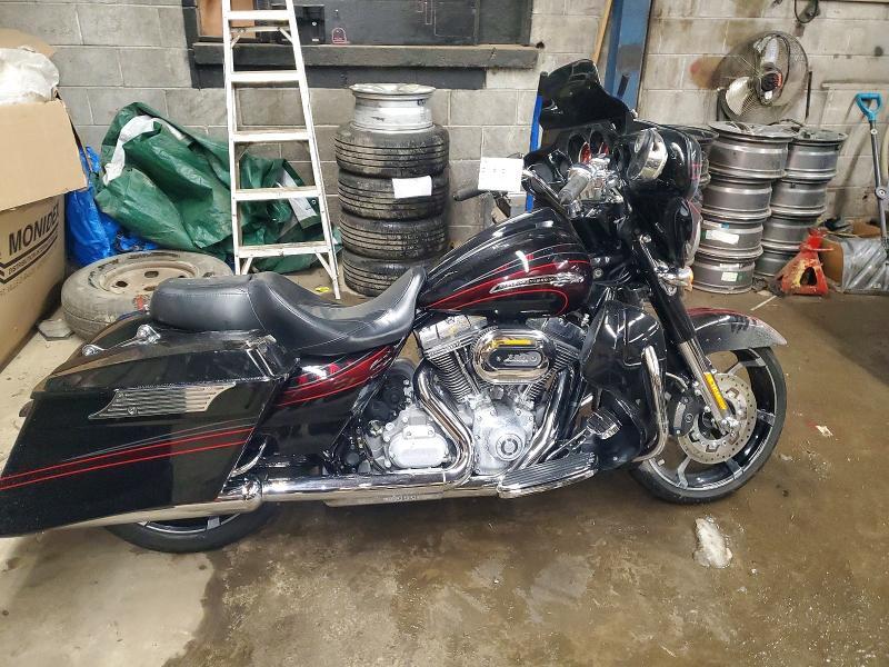 2011 Harley-Davidson FLHXSE2