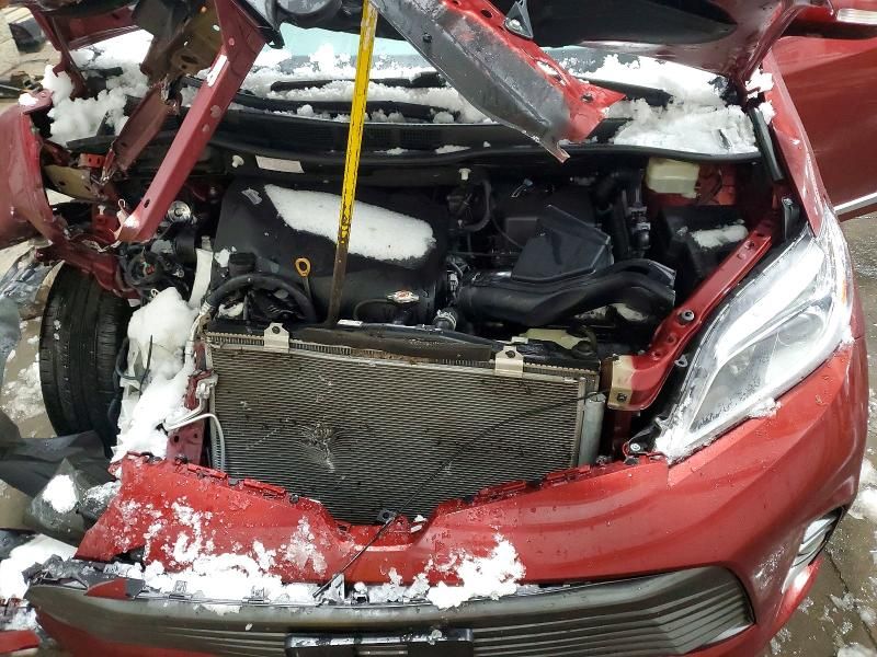 2020 Toyota Sienna xle