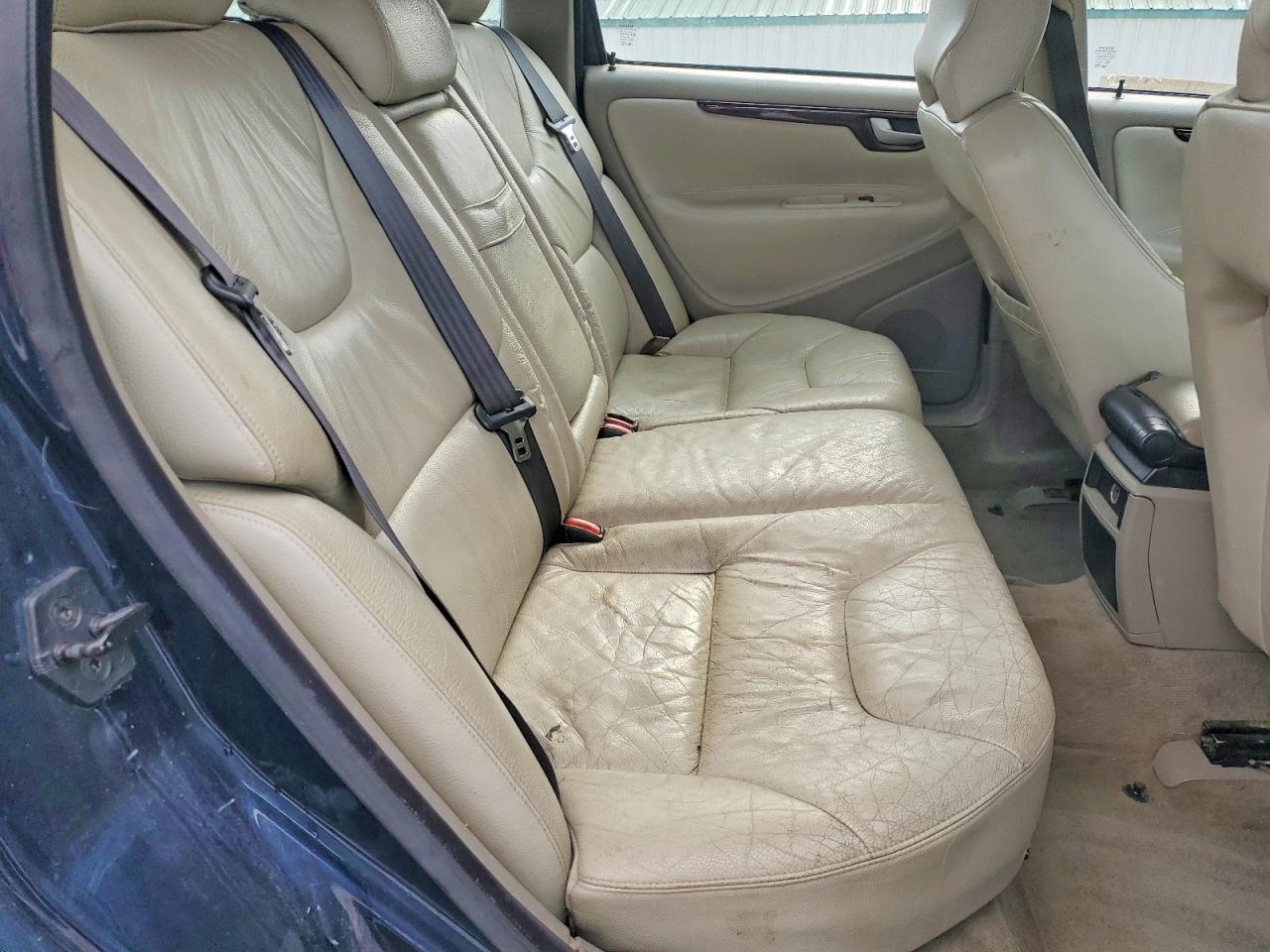 2004 Volvo V70