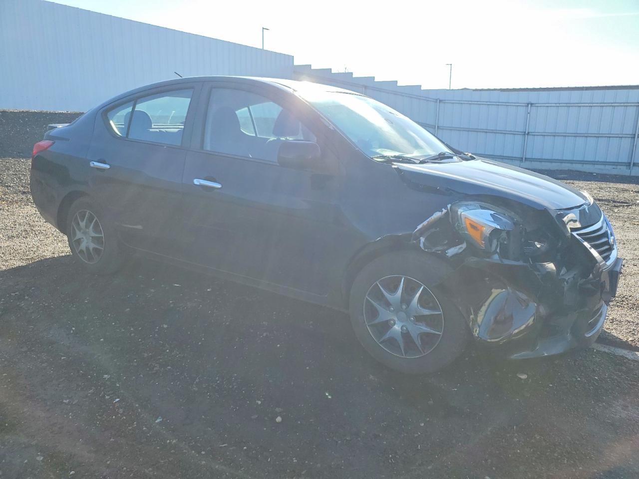 2013 Nissan Versa s