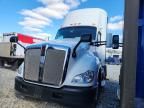 2016 Kenworth T680 Semi Truck