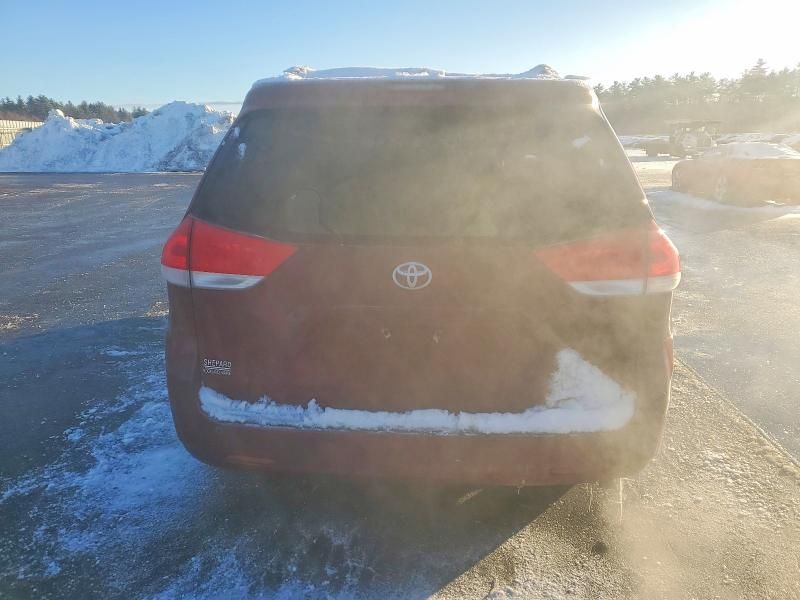 2013 Toyota Sienna le