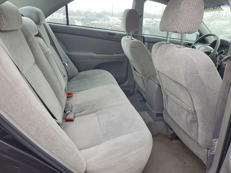 2004 Toyota Camry le