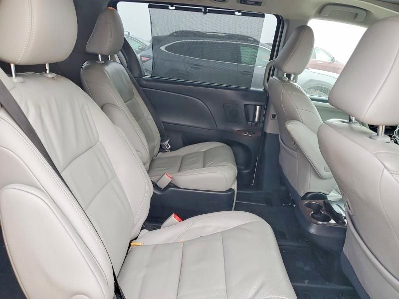 2015 Toyota Sienna xle