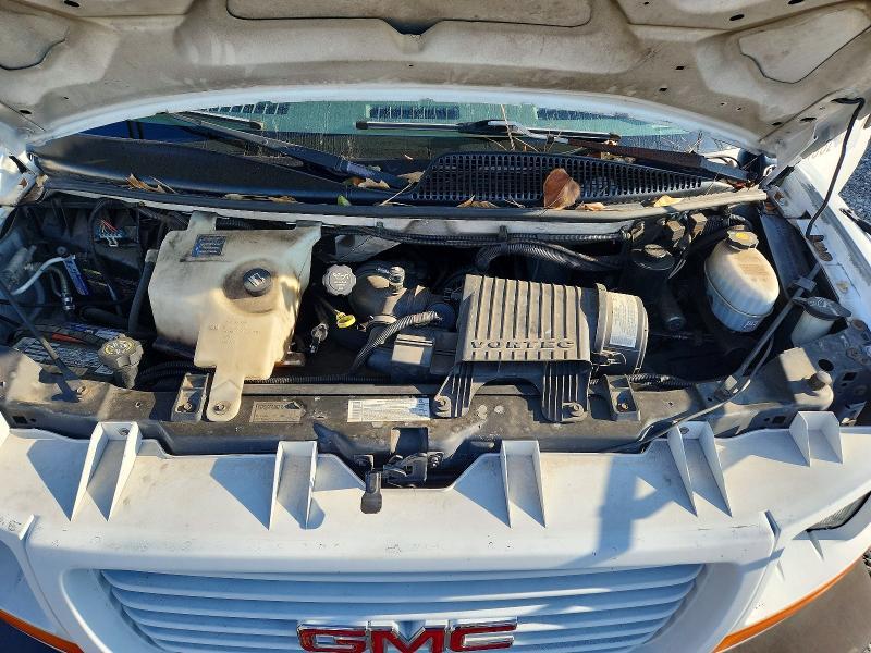 2004 GMC Savana Cutaway G3500