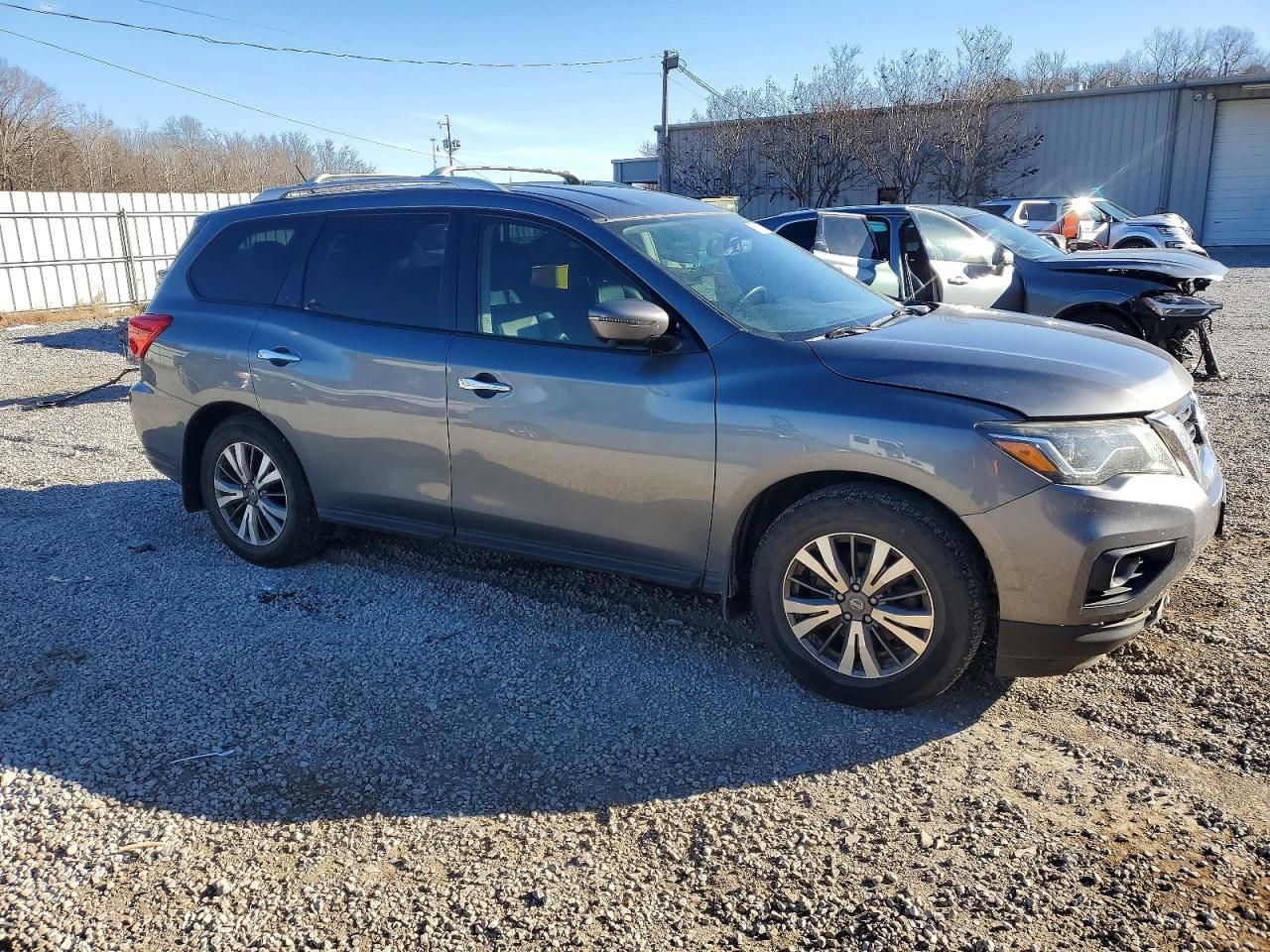 2018 Nissan Pathfinder s