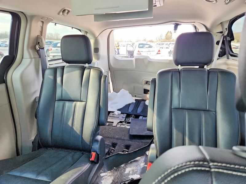 2016 Chrysler Town & Country Touring