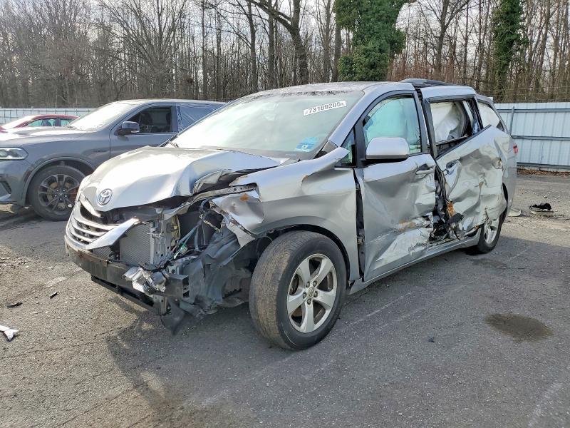 2012 Toyota Sienna le