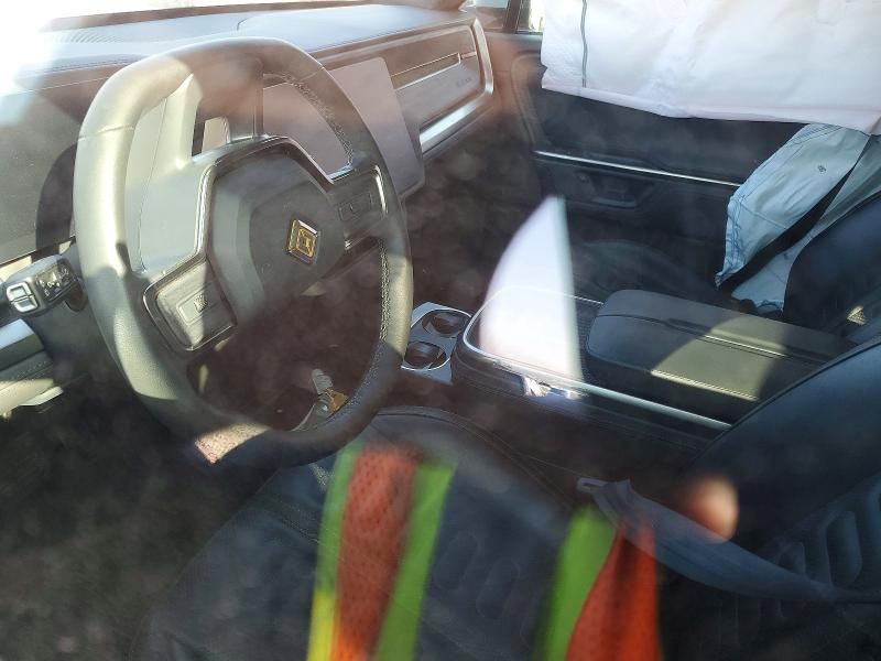 2025 Rivian R1S Adventure