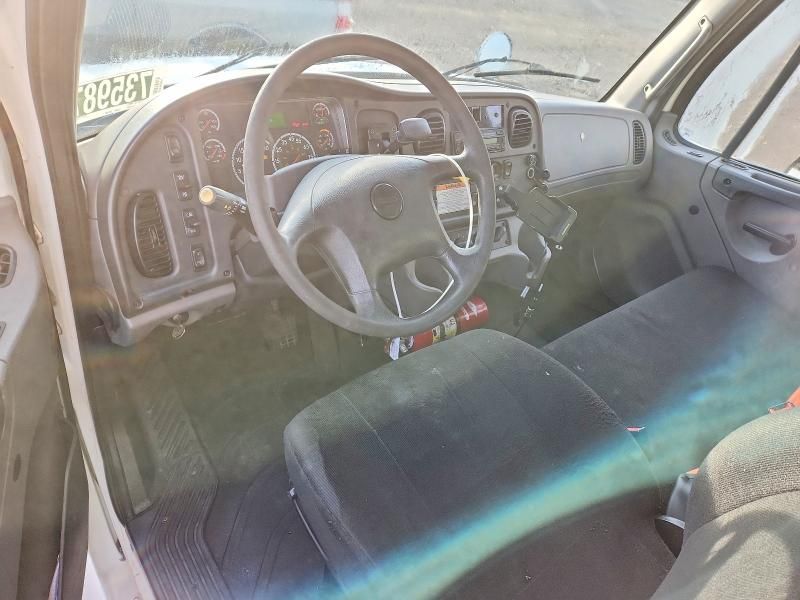 2017 Freightliner Business Class M2 BOX Truck