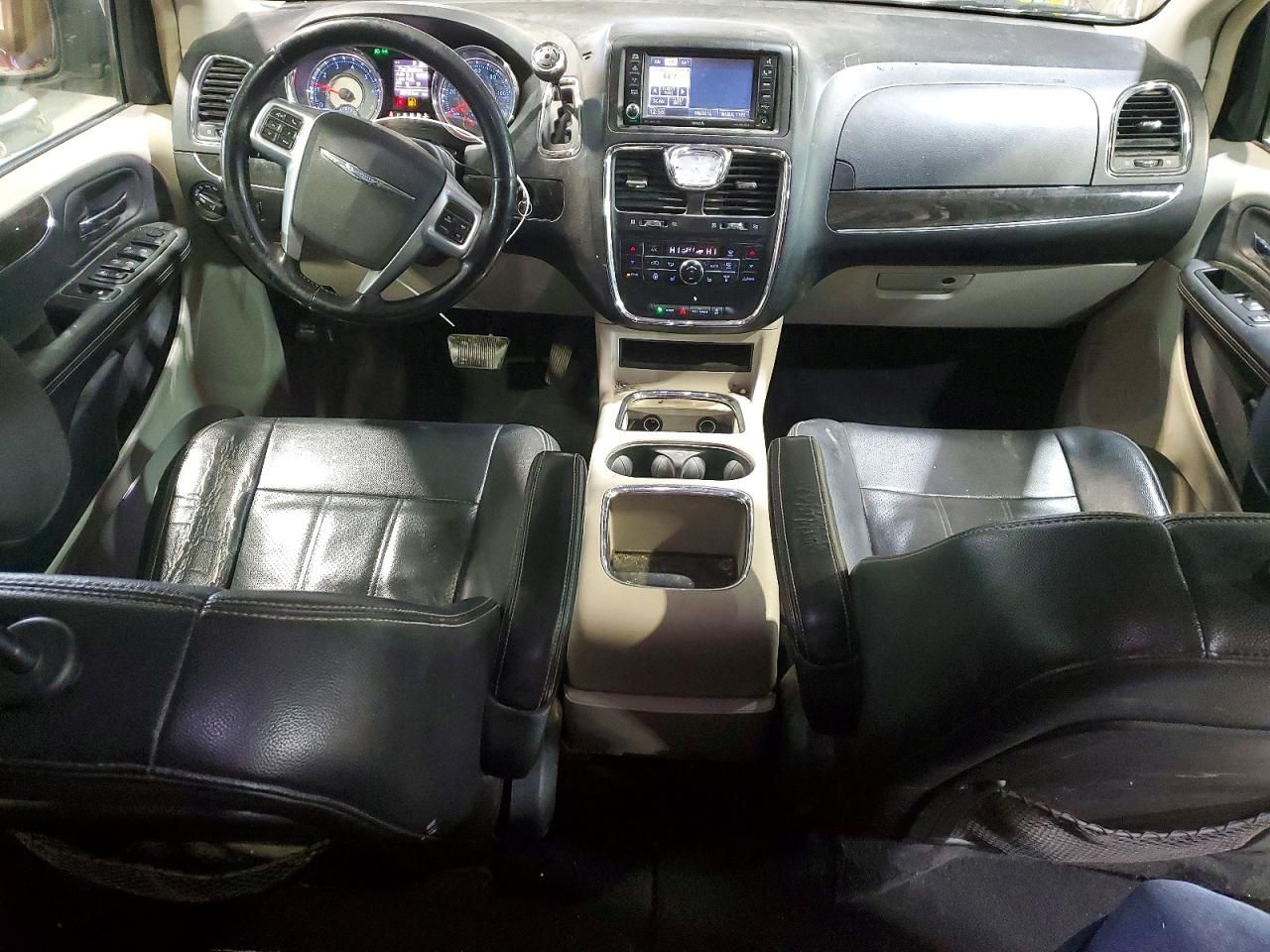 2013 Chrysler Town & Country Touring l