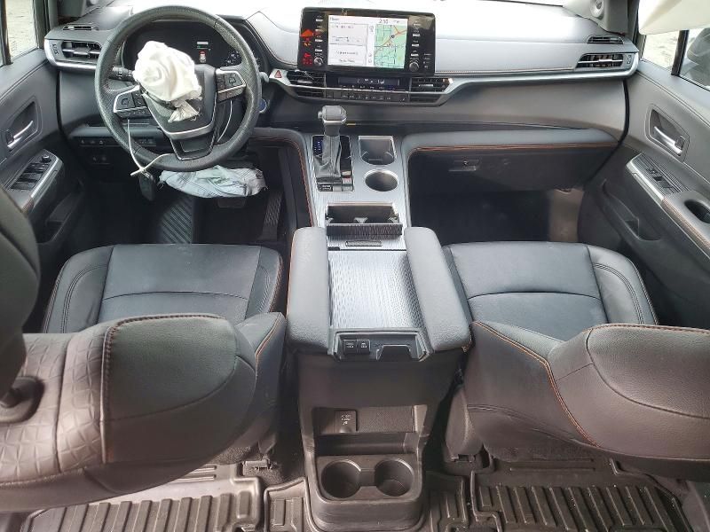 2024 Toyota Sienna xse